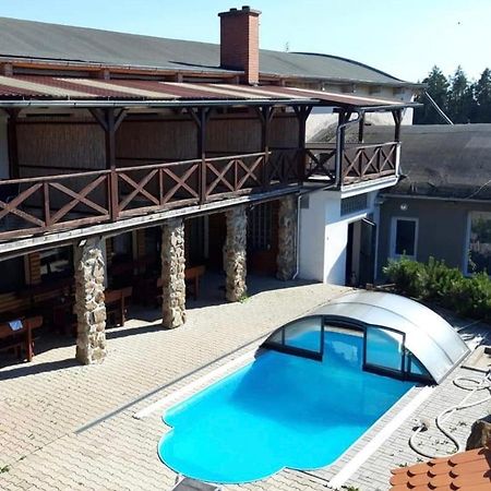 Q Ranch Hotel Bezdekov  Exterior foto