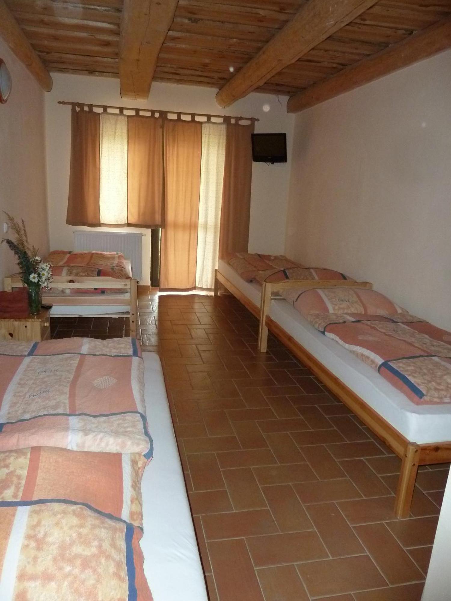 Q Ranch Hotel Bezdekov  Exterior foto